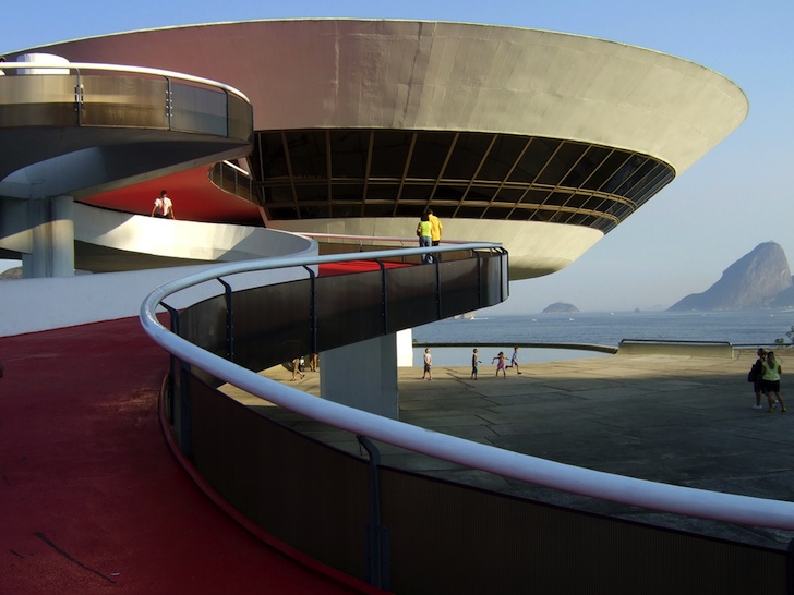 Niteroi-Contemporary-Art-Museum-Niemeyer